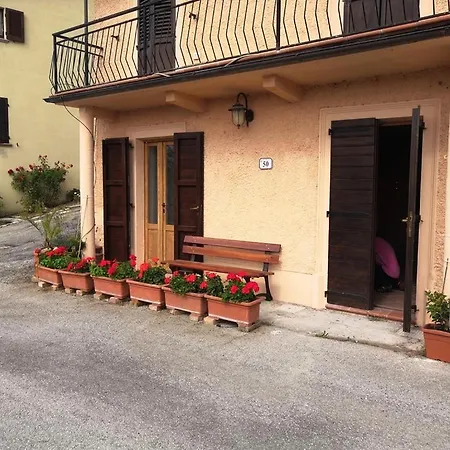 Casa Giorgio Mille Papaveri Rossi Apartment Cesi